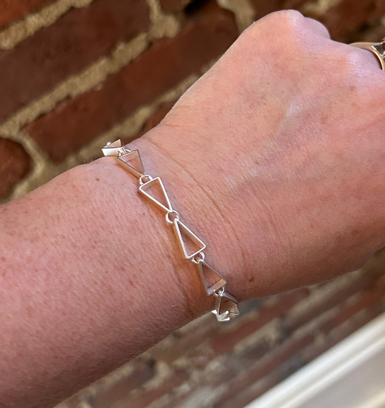 Opposing Triangles Chain Bracelet