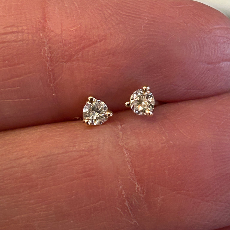 0.20ctw Diamond Studs 14KYG