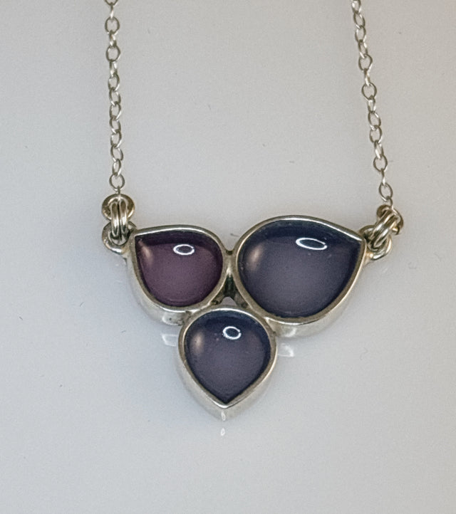Violet Extravaganzic Pendant Necklace