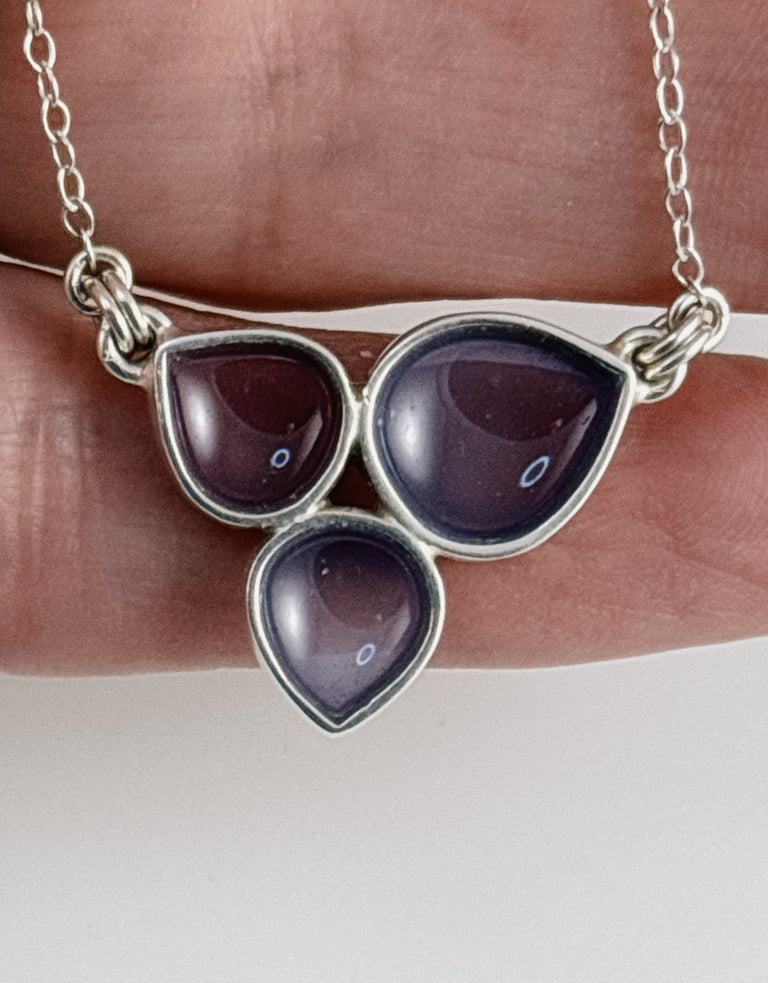 Violet Extravaganzic Pendant Necklace