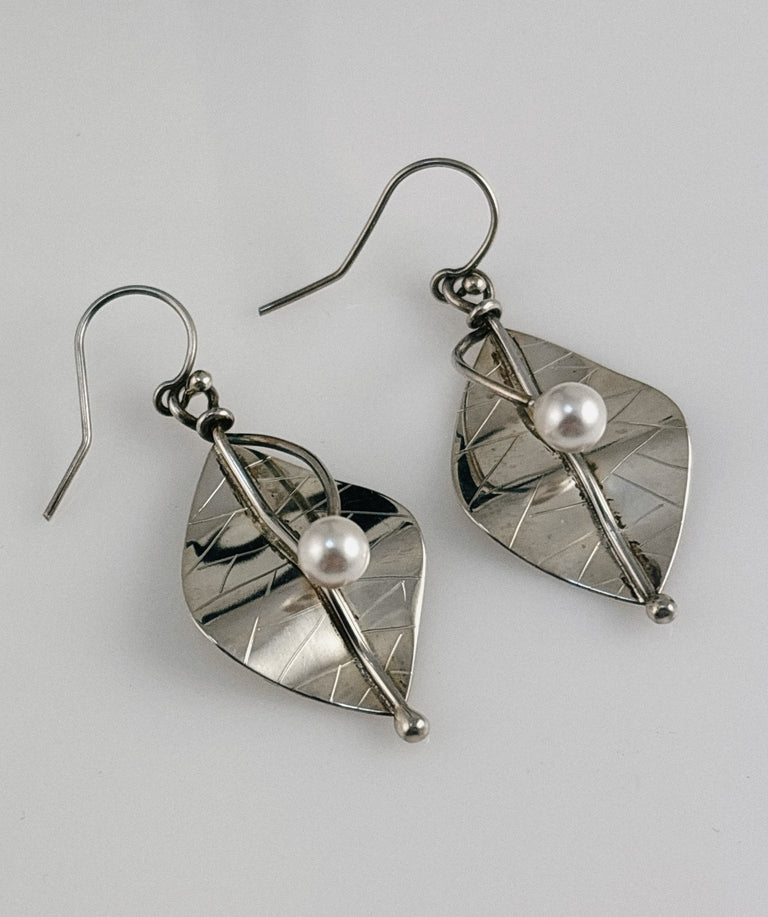 Modern Leaf Earring with Pearl
