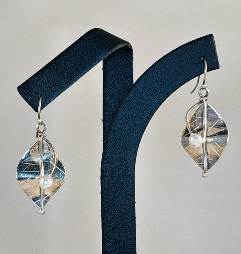 Modern Leaf Earring with Pearl