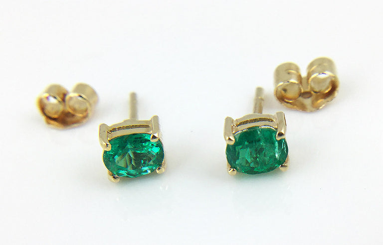 Columbian emerald stud earrings in 18k yellow gold