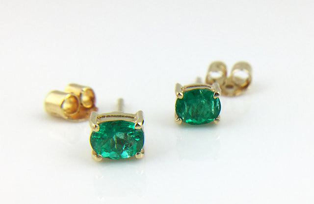 Columbian emerald stud earrings in 18k yellow gold